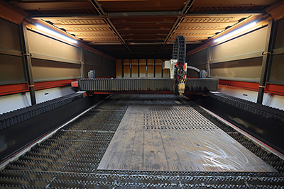 عملية القطع واللحام بالليزر