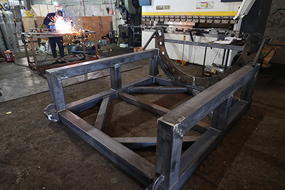 عملية لحام الصفائح المعدنية