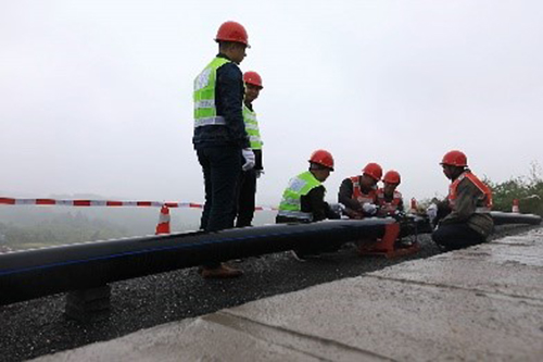 ماكينة لحام تناكبي (لحام أنابيب بلاستيك قطر 63 إلى 200مم)