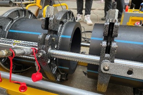 ماكينة لحام تناكبي (لحام أنابيب بلاستيك قطر 160 إلى 400مم)